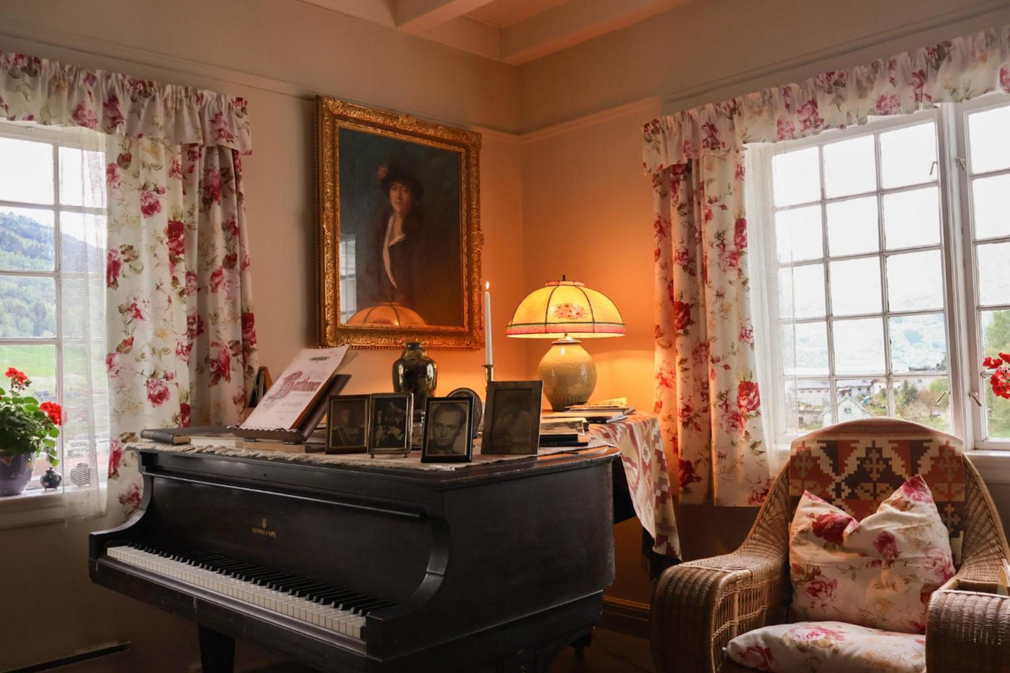 Singerheimen - Experience The 20S Hotel Olden Bagian luar foto